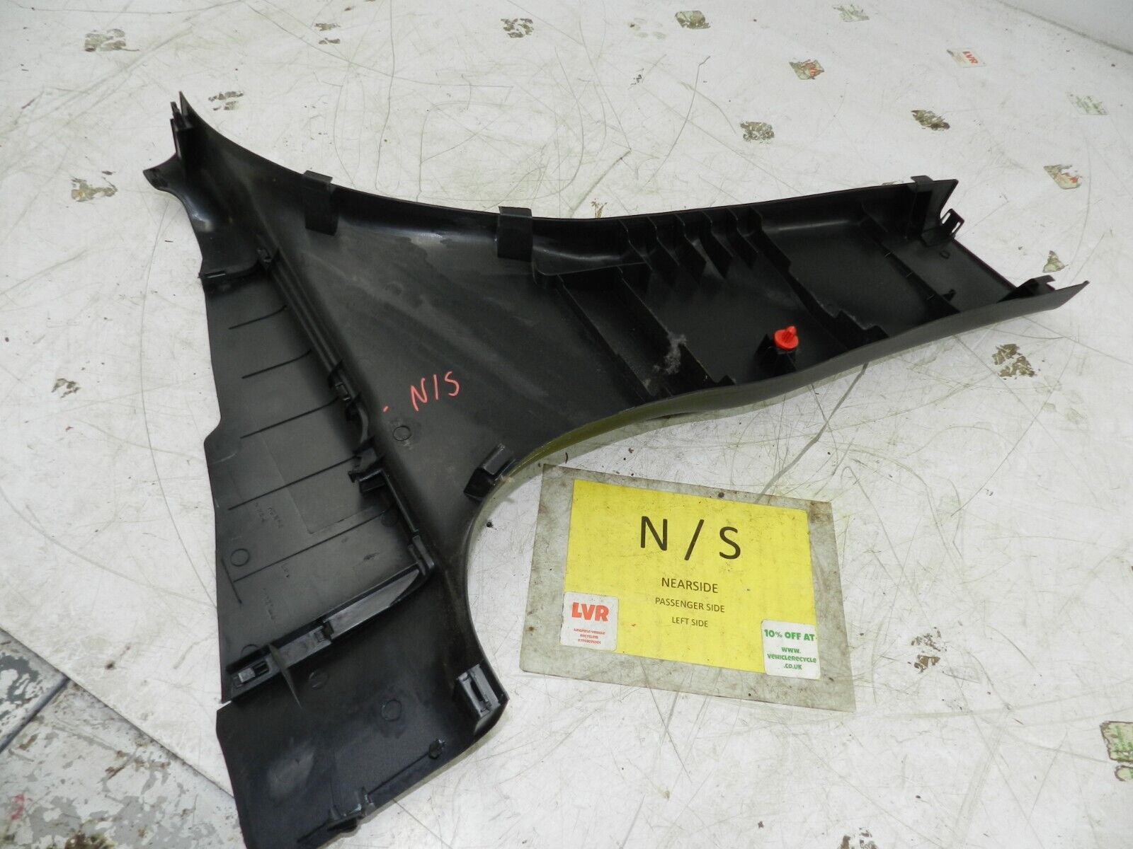 (129) 2005 HONDA JAZZ. PASSENGER SIDE B PILLAR LOWER TRIM - Image 2