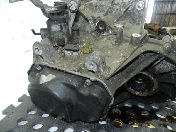 VOLKSWAGEN POLO 9N. 1.0 MANUAL GEARBOX - Image 3