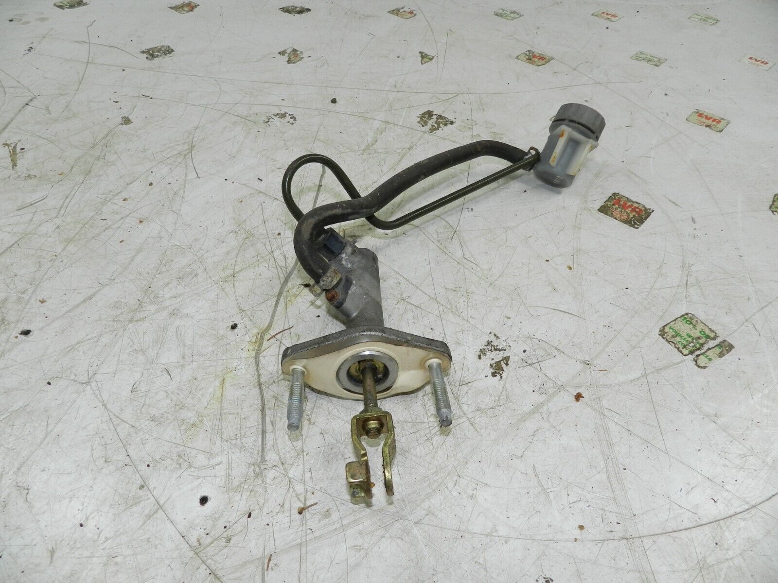 (129) 2005 HONDA JAZZ. CLUTCH MASTER CYLINDER