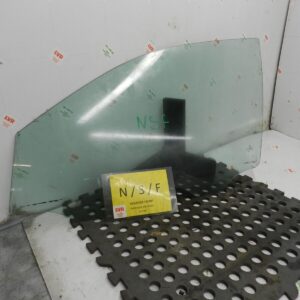 VOLKSWAGEN POLO 9N. PASSENGER SIDE FRONT WINDOW GLASS