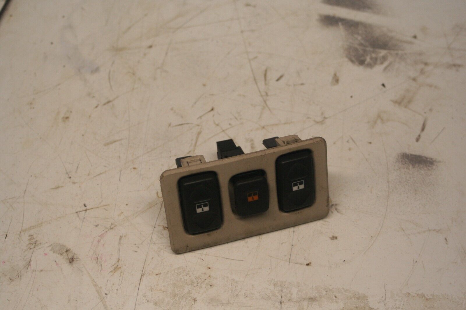 2001 LAND ROVER DISCOVERY 2 TD5. TWIN SUN ROOF SWITCH CONTROLS BUTTONS