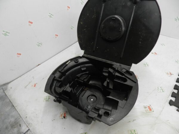 VOLKSWAGEN POLO 9N. SPARE WHEEL EMERGENCY TOOL HOUSING - Image 2