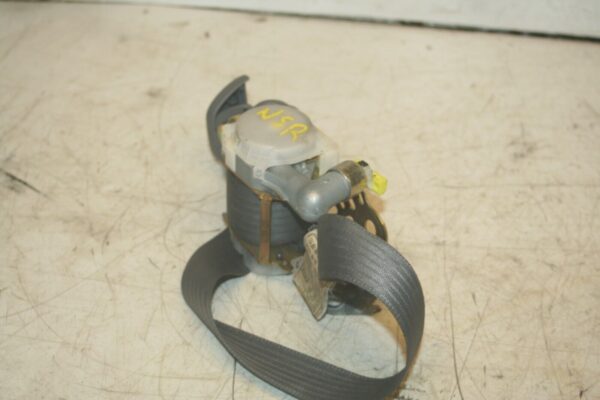 (99) TOYOTA RAV 4 3 DOOR. PASSENGER SIDE FRONT SEAT BELT 3 DOOR