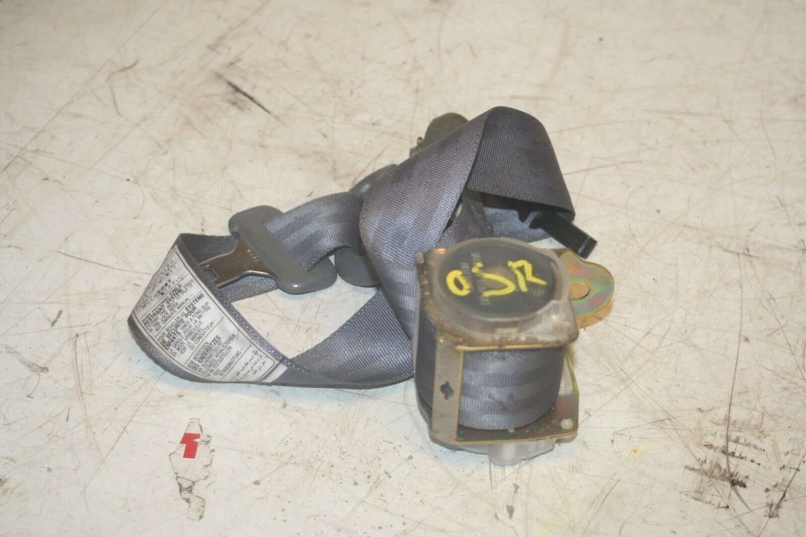 (99) TOYOTA RAV 4 3 DOOR. DRIVER SIDE REAR SEAT BELT 3 DOOR