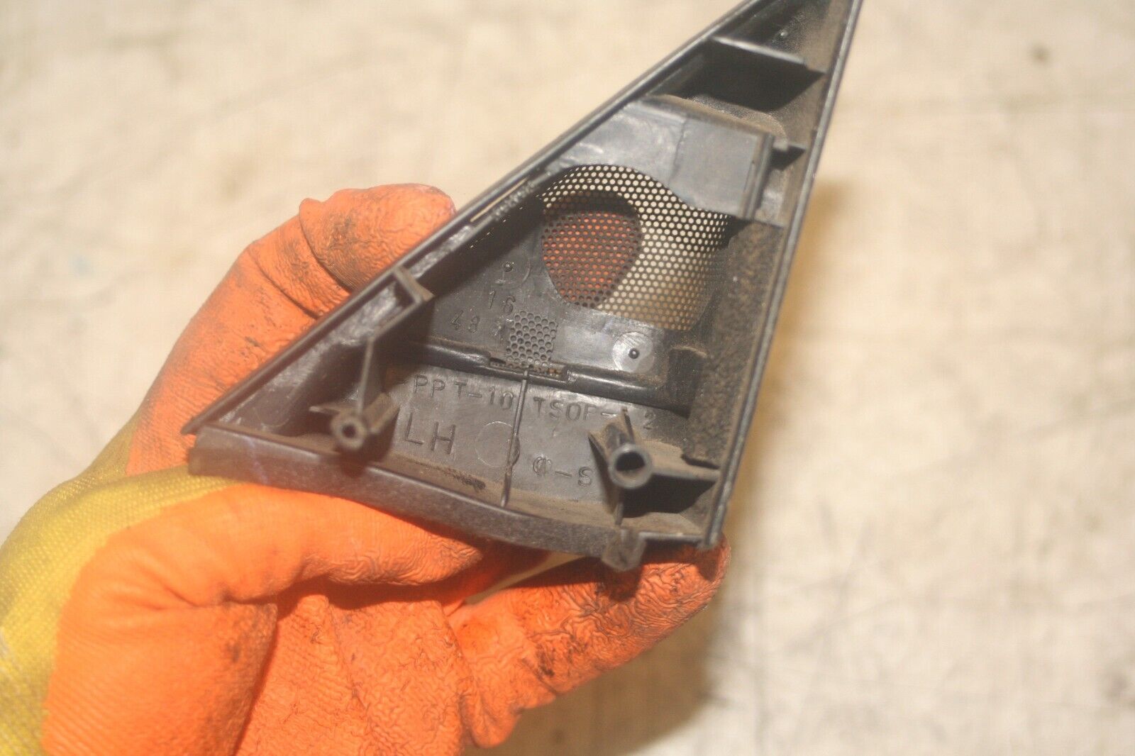 2004 LEXUS IS200. WING MIRROR COVER TRIM - Image 4