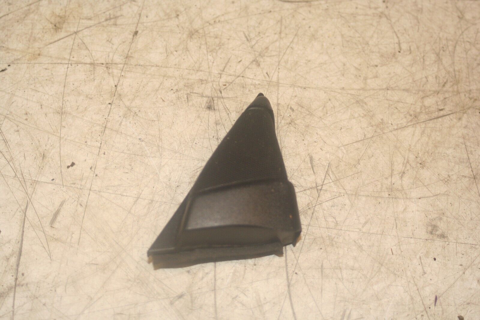 2004 LEXUS IS200. WING MIRROR COVER TRIM - Image 3