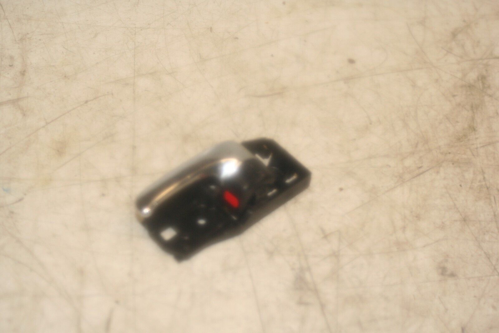 2004 LEXUS IS200. PASSENGER SIDE INTERNAL DOOR HANDLE