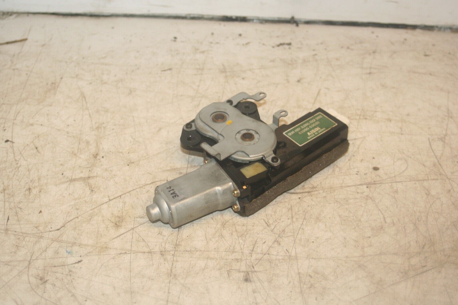 2004 LEXUS IS200. 63260-53030 SUNROOF MOTOR