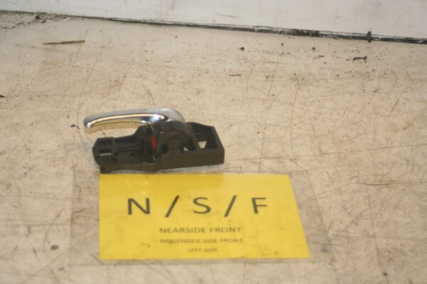2004 LEXUS IS200. PASSENGER SIDE FRONT DOOR HANDLE INTERNAL