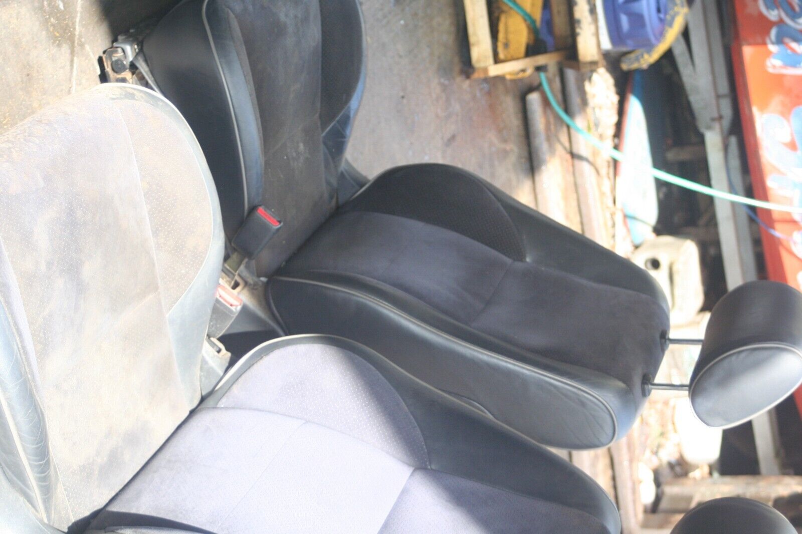 2004 LEXUS IS200. SET OF SEATS HALF LEATHER - Image 3