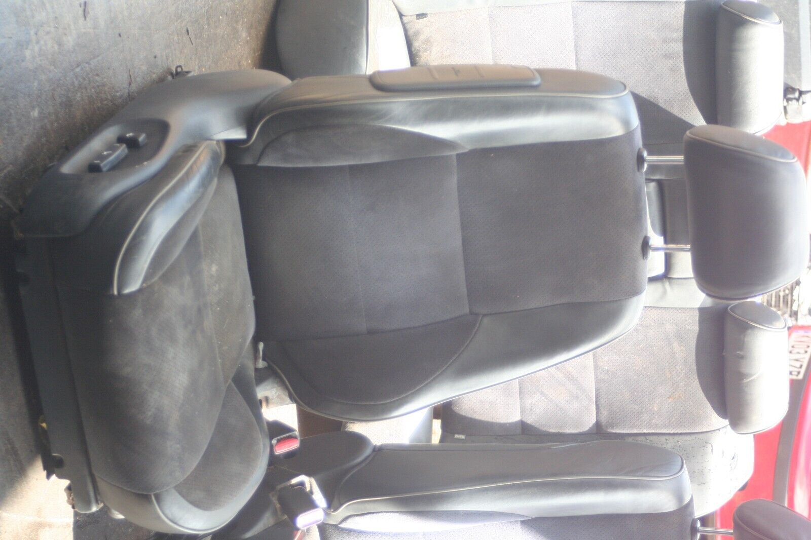 2004 LEXUS IS200. SET OF SEATS HALF LEATHER - Image 9