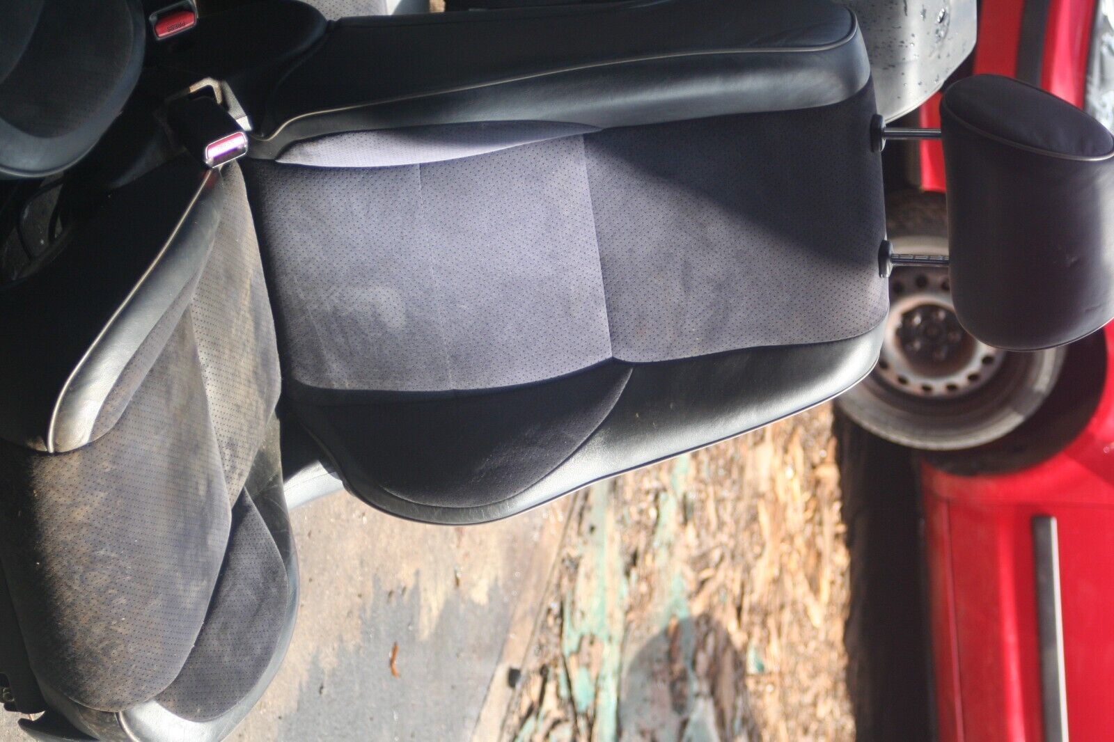 2004 LEXUS IS200. SET OF SEATS HALF LEATHER - Image 10