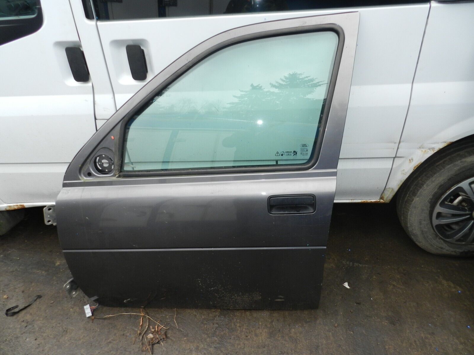 2006 LAND ROVER FREELANDER 1 FACELIFT L314. PASSENGER FRONT DOOR IN BONATTI GREY