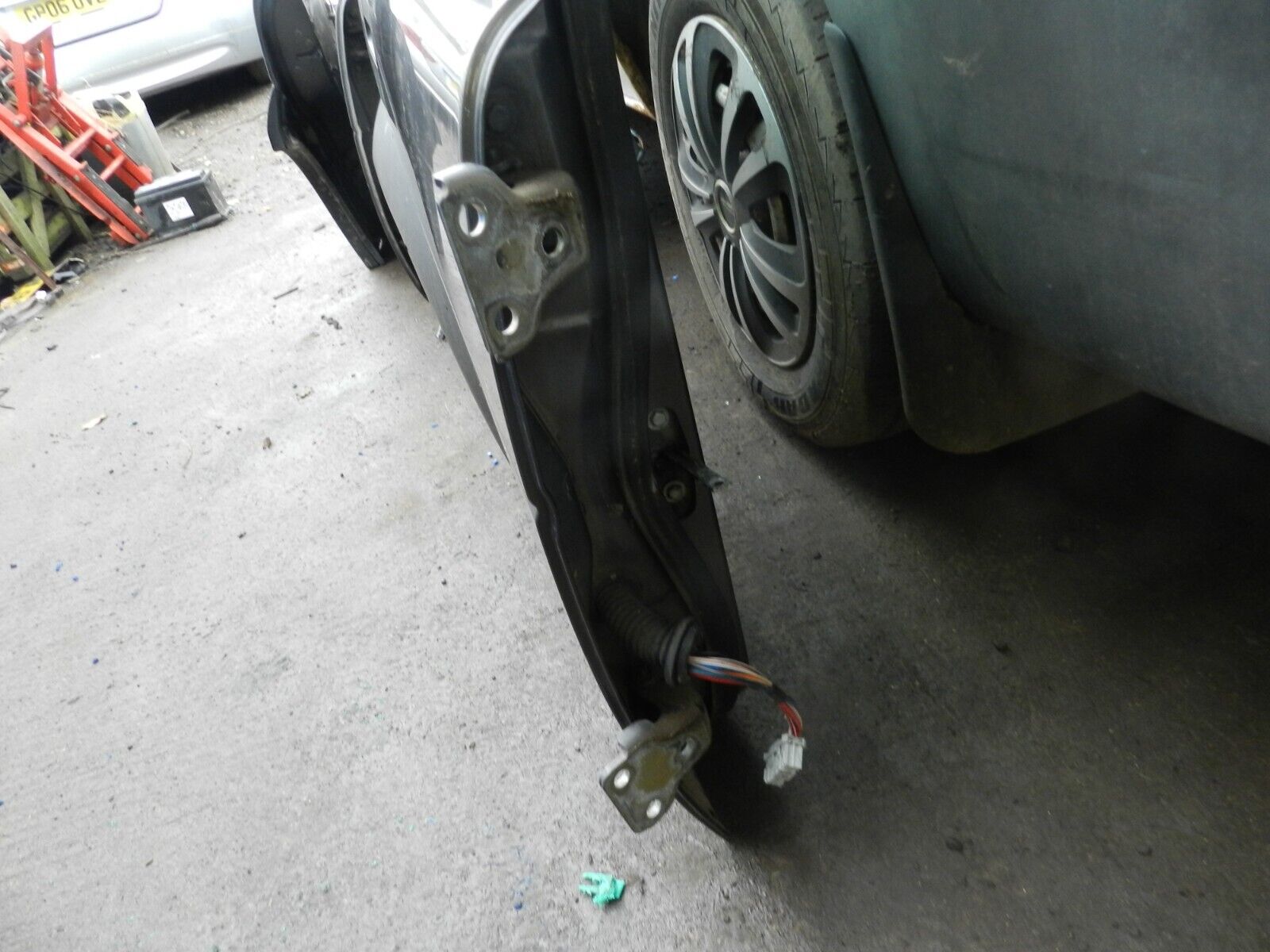 2006 LAND ROVER FREELANDER 1 FACELIFT L314. DRIVER REAR DOOR IN BONATTI GREY - Image 2