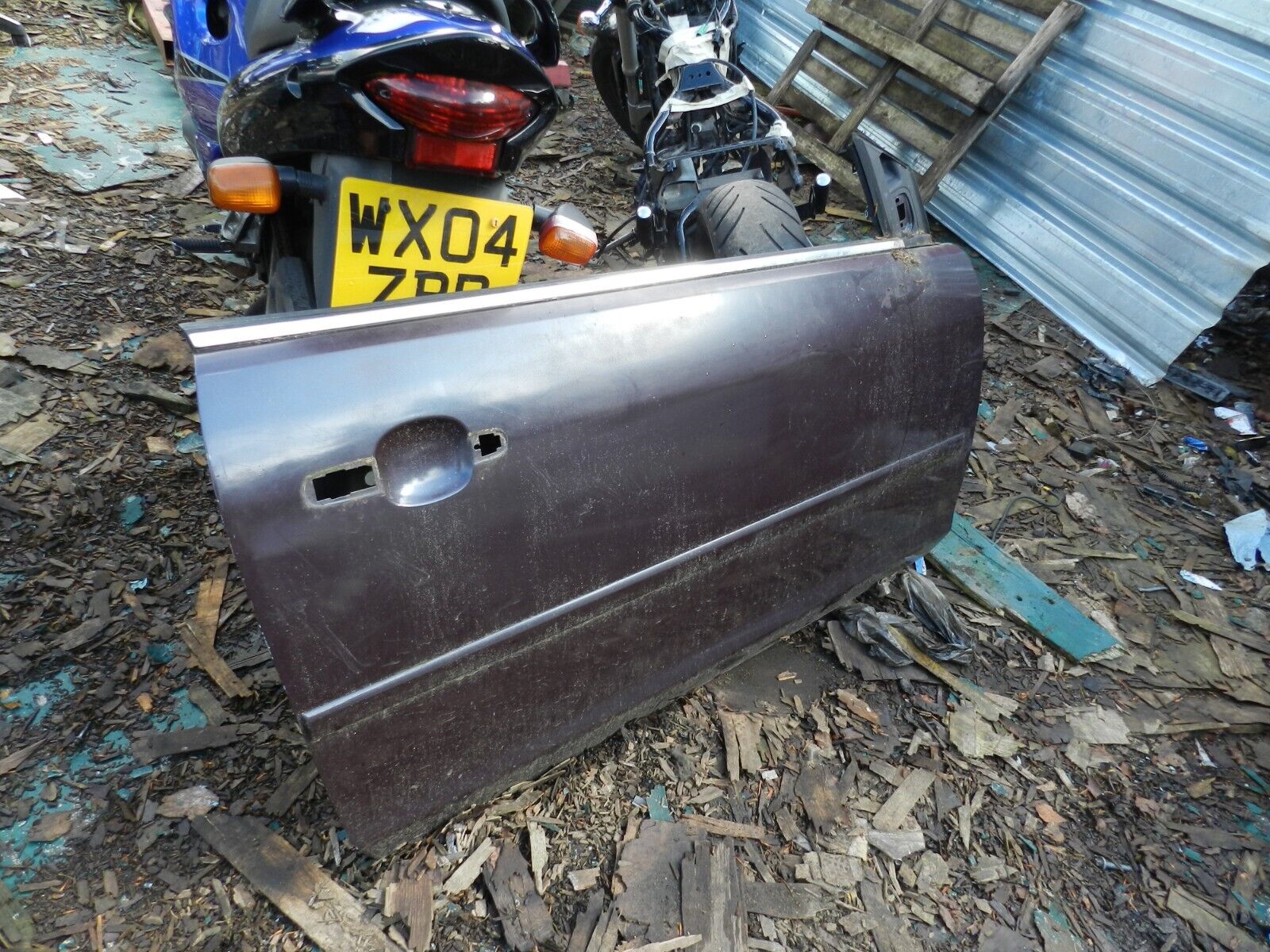 2008 FORD FOCUS CC CONVERTIBLE. DRIVER DOOR SHELL IN PURPLE
