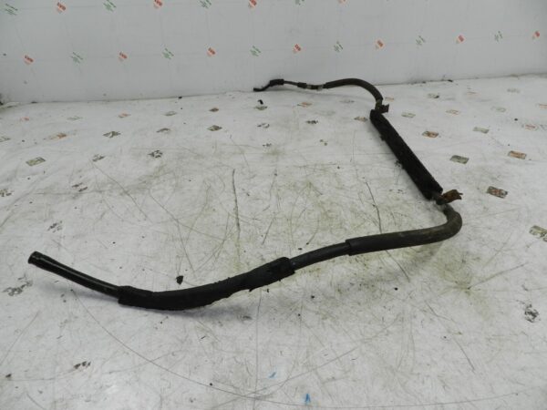 134. 1997-2002 JAGUAR XJ8. OIL COOLER AND PIPE