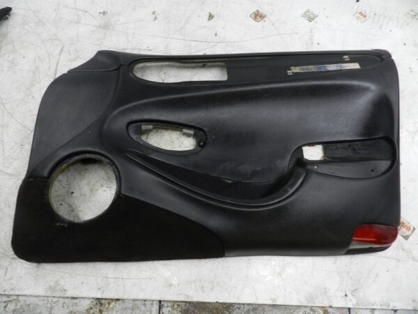 134. 1997-2002 JAGUAR XJ8. DRIVER SIDE FRONT DOOR CARD IN BLACK