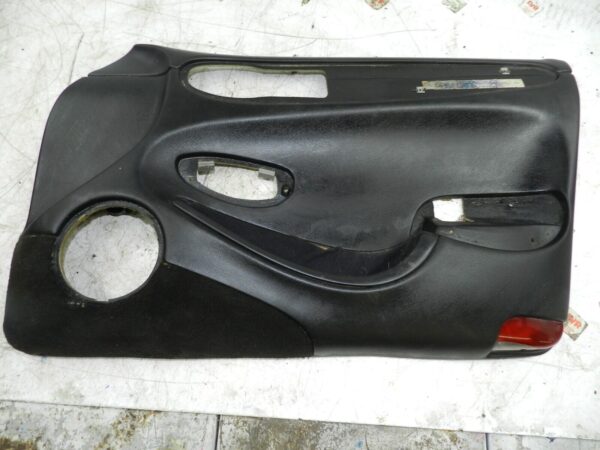 134. 1997-2002 JAGUAR XJ8. DRIVER SIDE FRONT DOOR CARD IN BLACK - Image 2