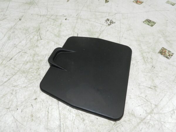 134. 1997-2002 JAGUAR XJ8. STORAGE COVER