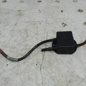 134. 1997-2002 JAGUAR XJ8. POSITIVE TERMINAL FUSES BATTERY CLAMP