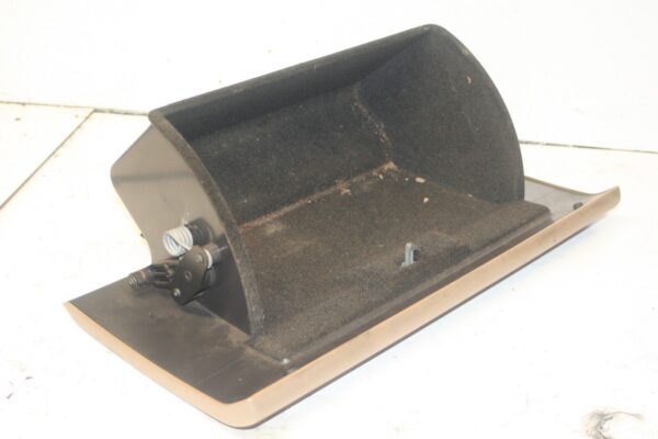 2001 LAND ROVER DISCOVERY 2 TD5. GLOVEBOX HOUSING LID - Image 3
