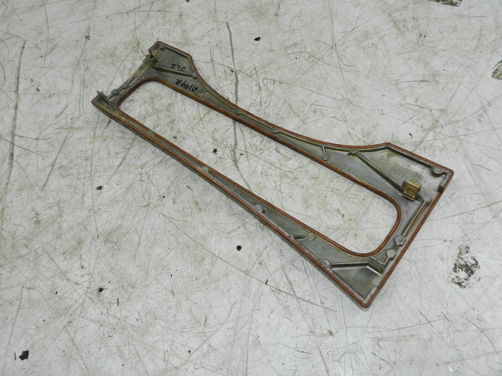 134. 1997-2002 JAGUAR XJ8. DASHBOARD WOOD TRIM - Image 2