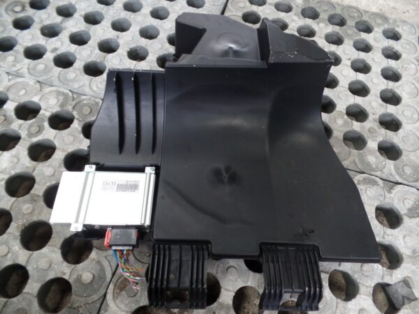 Citroen DS3 2015/16 1.2T Rear Boot Subwoofer Speaker unit 966399148005 - Image 3