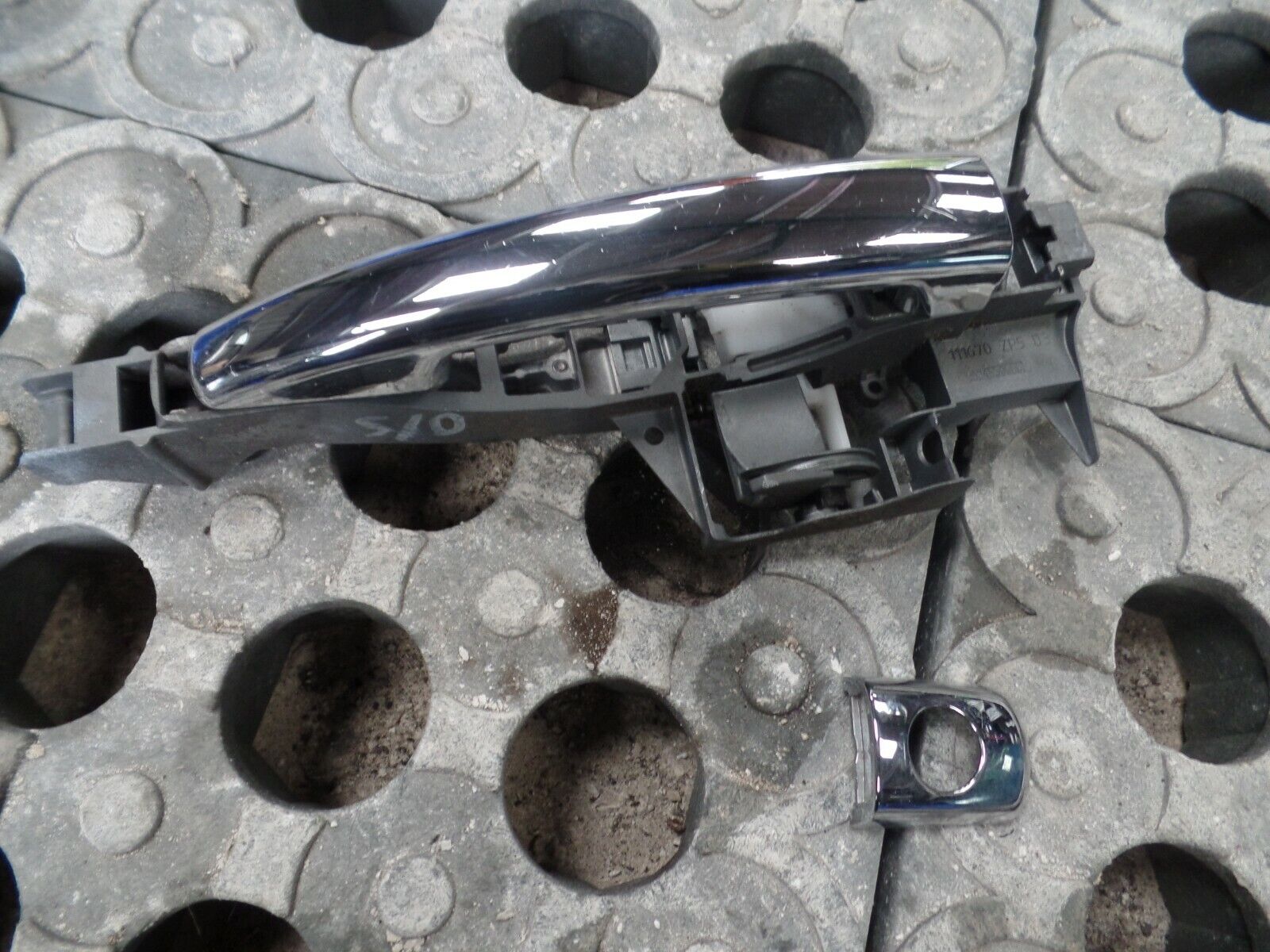 Citroen DS3 2015/16 1.2T Drivers Side O/S/F Door Handle 96843559980