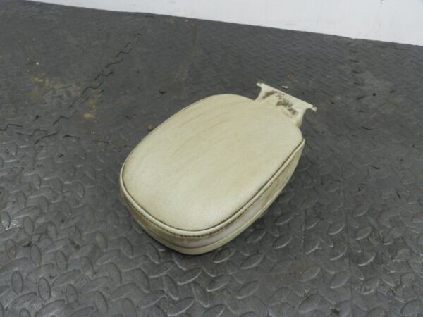 155 1999 LAND ROVER DISCOVERY 2 V8. THIRD 3rd ROW SEAT FOLD DOWN HEAD REST - Image 2