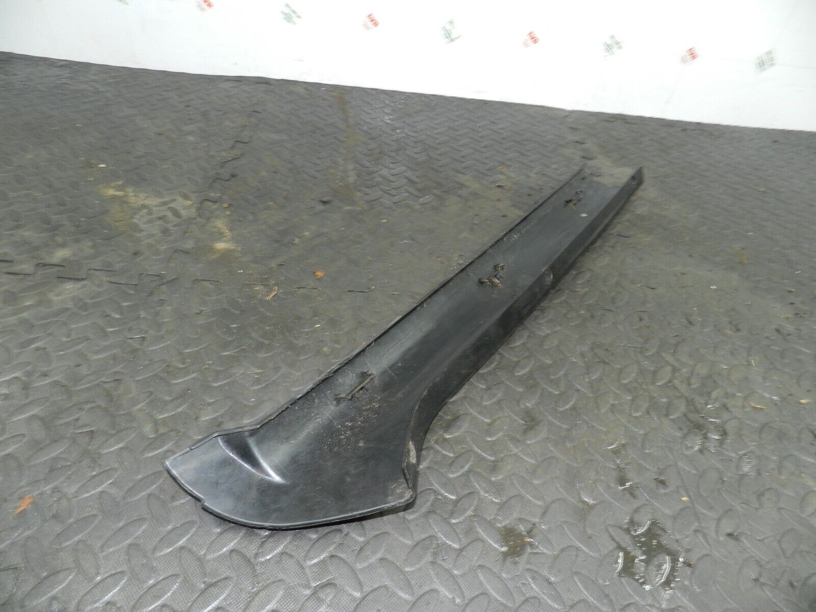 155 1999 LAND ROVER DISCOVERY 2 V8. DRIVER SIDE EXTERNAL A PILLAR TRIM