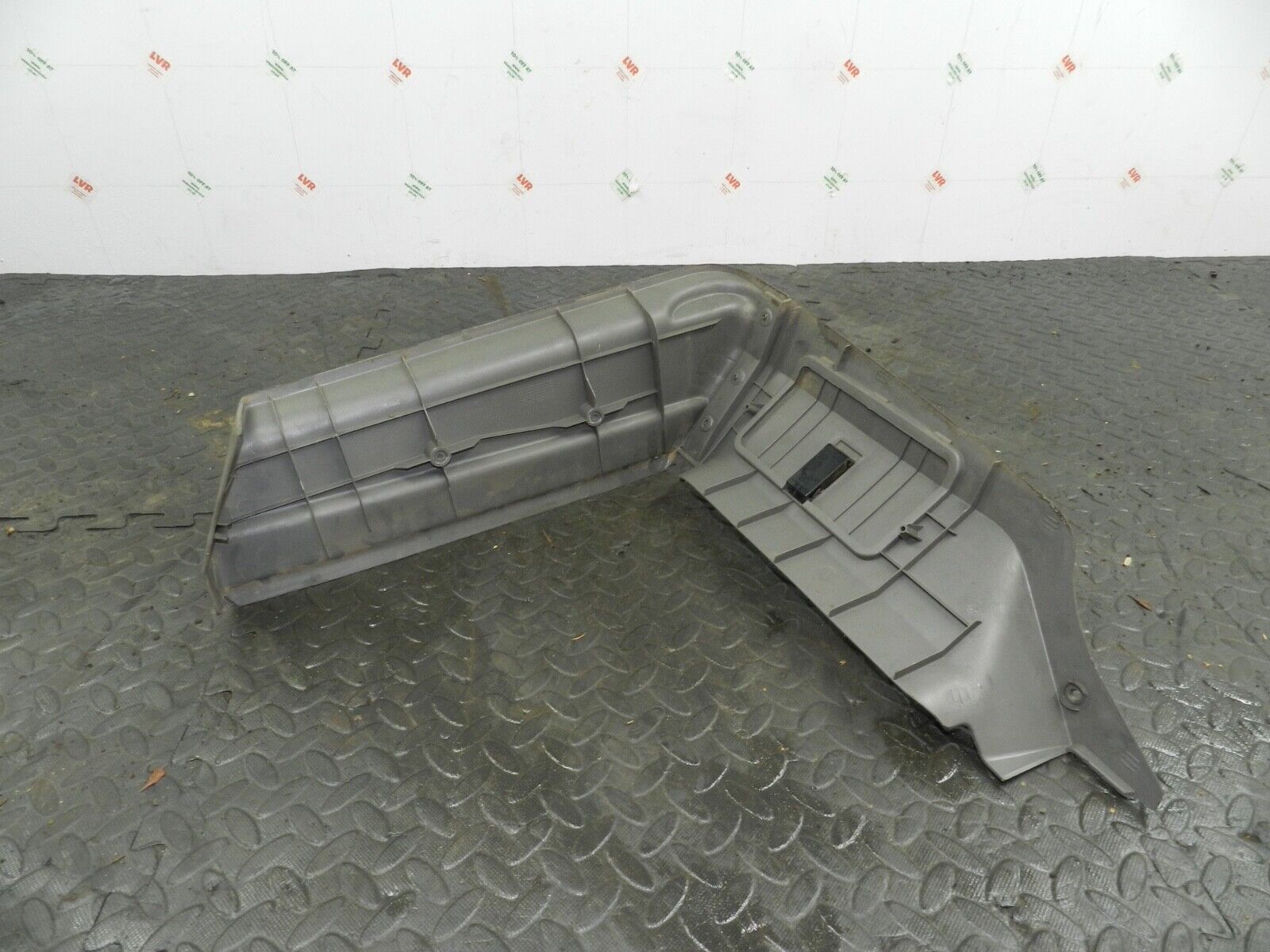 155 1999 LAND ROVER DISCOVERY 2 V8. DRIVER FRONT SEAT PLASTIC TRIM