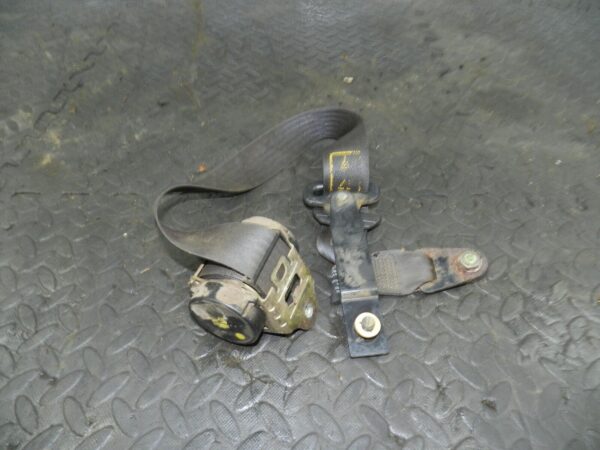 155 1999 LAND ROVER DISCOVERY 2 V8. PASSENGER REAR SEAT BELT THIRD 3rd ROW - Image 2