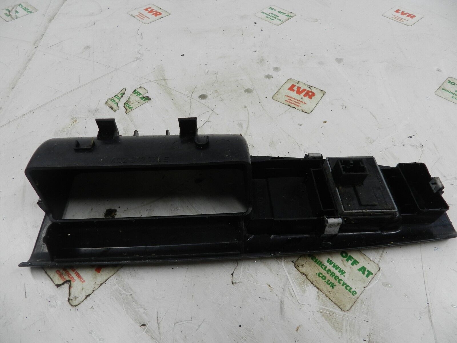 VOLKSWAGEN POLO 9N. DRIVER SIDE WINDOW SWITCH - Image 3