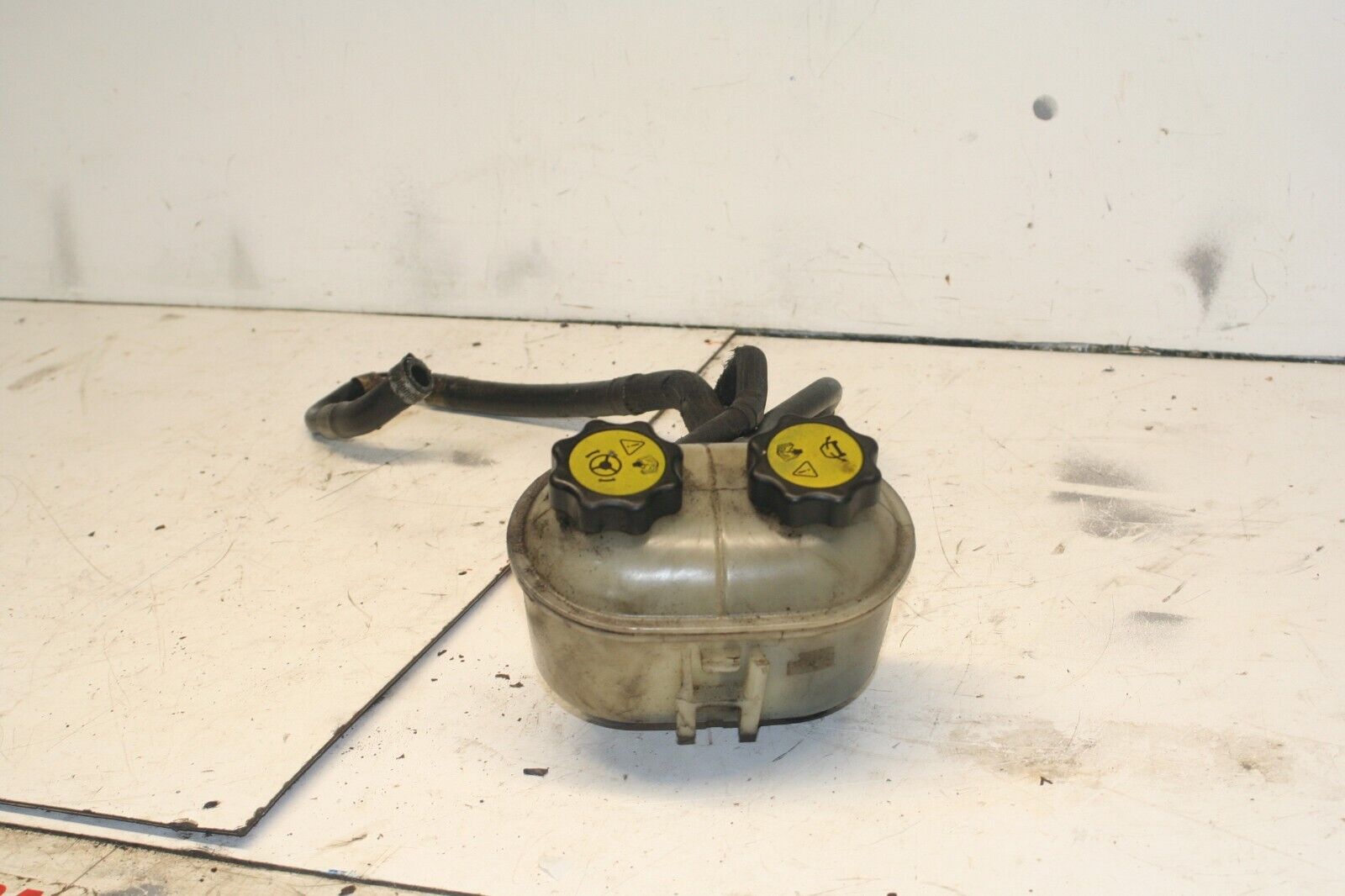 2001 LAND ROVER DISCOVERY 2 TD5. ACE POWER STEERING FLUID BOTTLE TANK