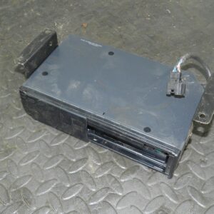 155 1999 LAND ROVER DISCOVERY 2 V8. ALPINE MULTI CD CHANGER