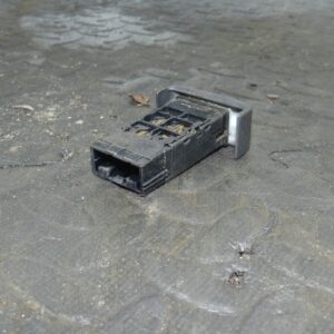 155 1999 LAND ROVER DISCOVERY 2 V8. REAR WIPER SWITCH BUTTON