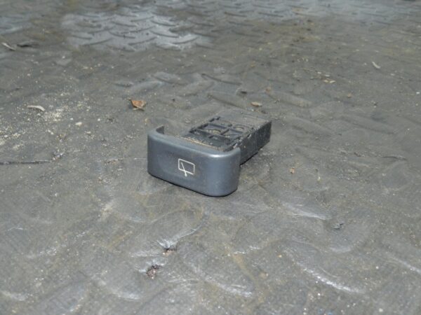 155 1999 LAND ROVER DISCOVERY 2 V8. REAR WIPER SWITCH BUTTON - Image 2