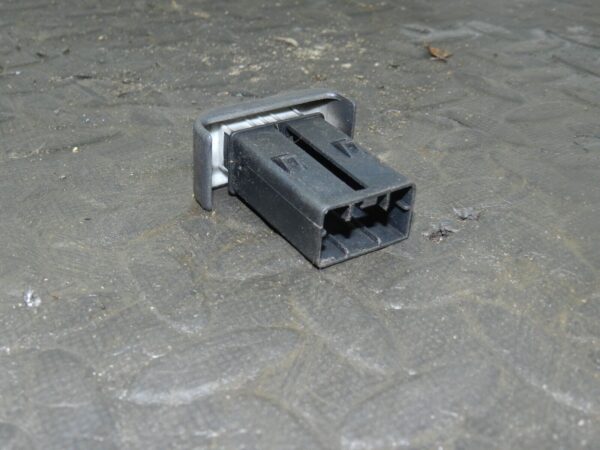 155 1999 LAND ROVER DISCOVERY 2 V8. BLANKING PLATE SWITCH BUTTON - Image 2