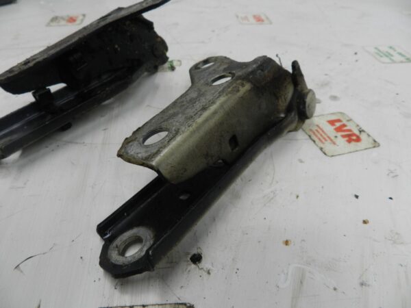 VOLKSWAGEN POLO 9N. BONNET HINGES - Image 2