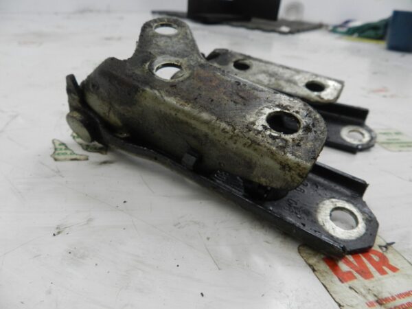 VOLKSWAGEN POLO 9N. BONNET HINGES - Image 3