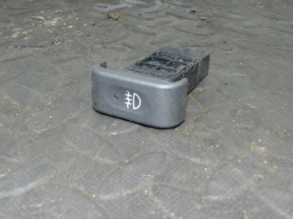 155 1999 LAND ROVER DISCOVERY 2 V8. FOG LIGHT REAR SWITCH BUTTON - Image 2