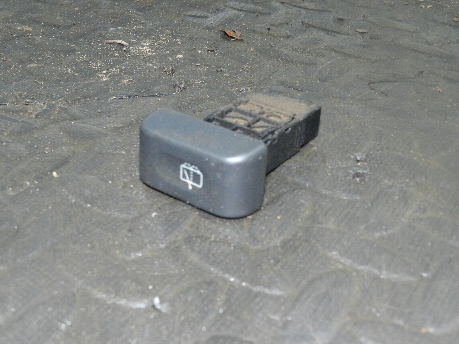 155 1999 LAND ROVER DISCOVERY 2 V8. REAR WASHER WIPER SWITCH BUTTON