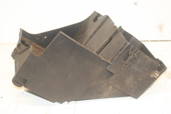 2001 LAND ROVER DISCOVERY 2 TD5. BATTERY TRAY ECU / TOOLS HOUSING