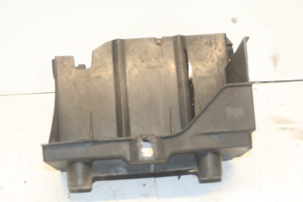 2001 LAND ROVER DISCOVERY 2 TD5. BATTERY TRAY ECU / TOOLS HOUSING - Image 2