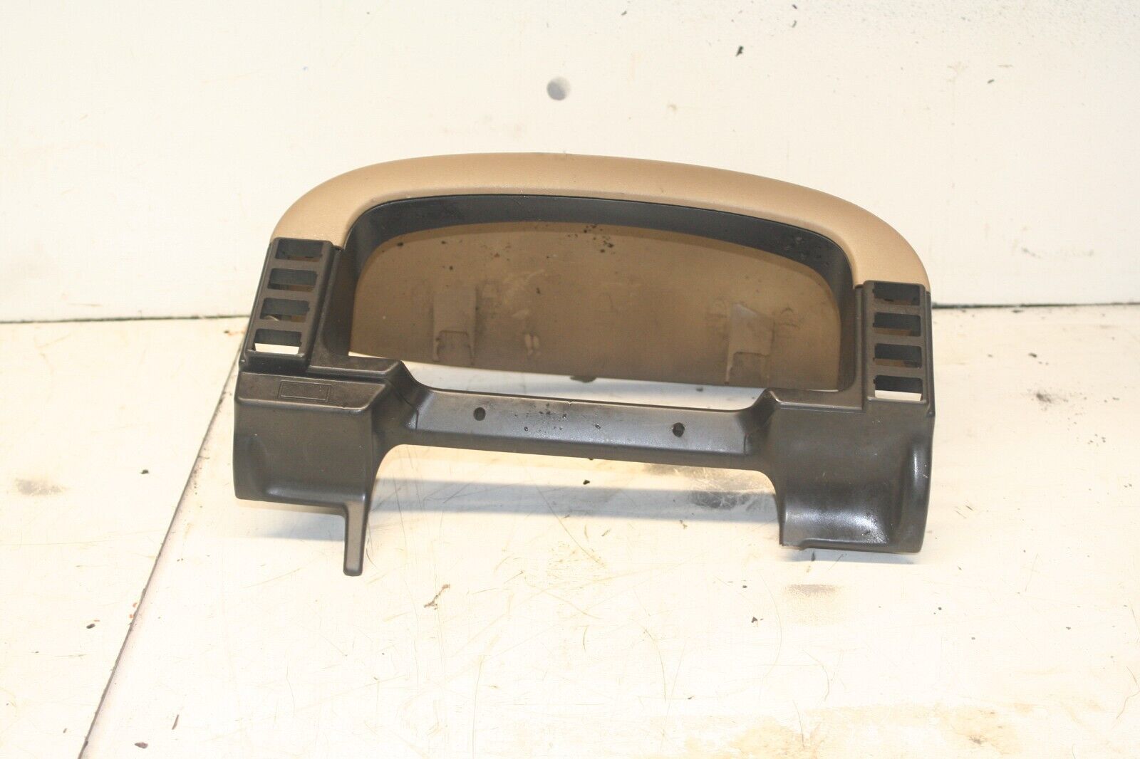 2001 LAND ROVER DISCOVERY 2 TD5. SPEEDOMETER INSTRUMENT CLUSTER SURROUND