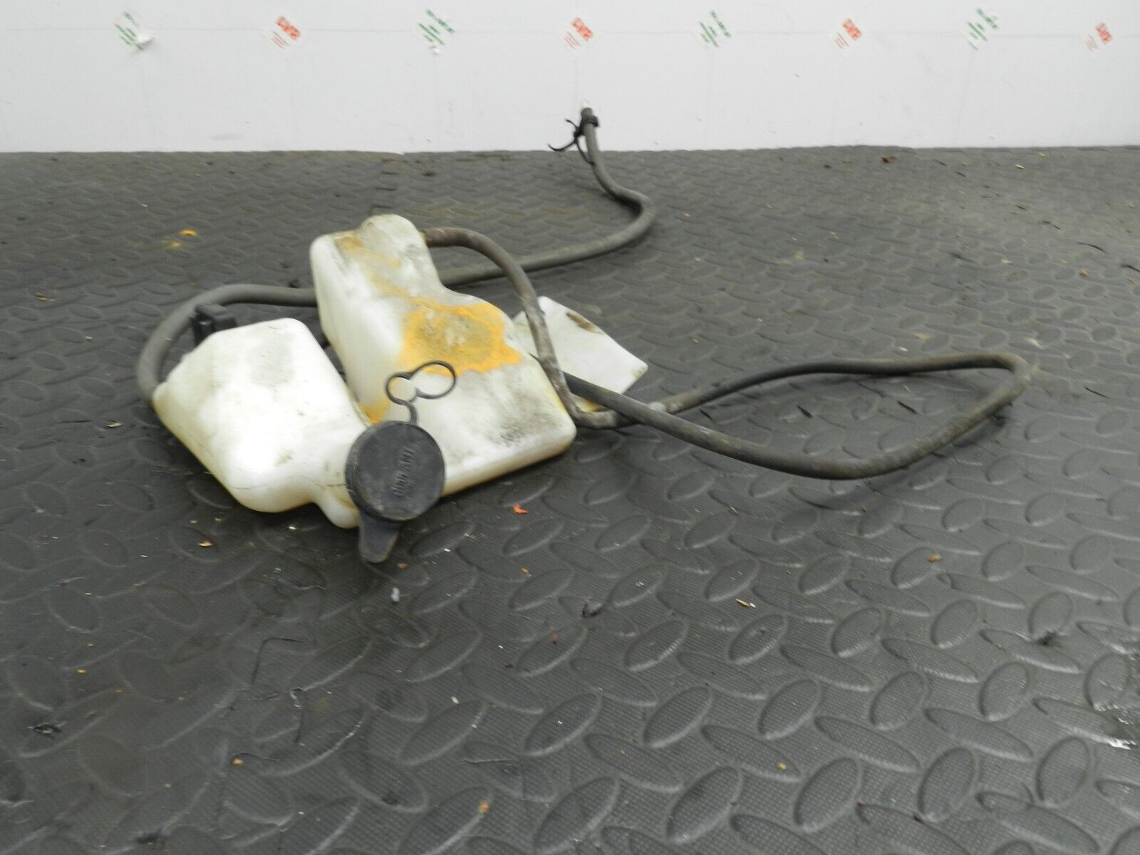 2005 HONDA HORNET CB600FS. COOLANT BOTTLE TANK - Image 2