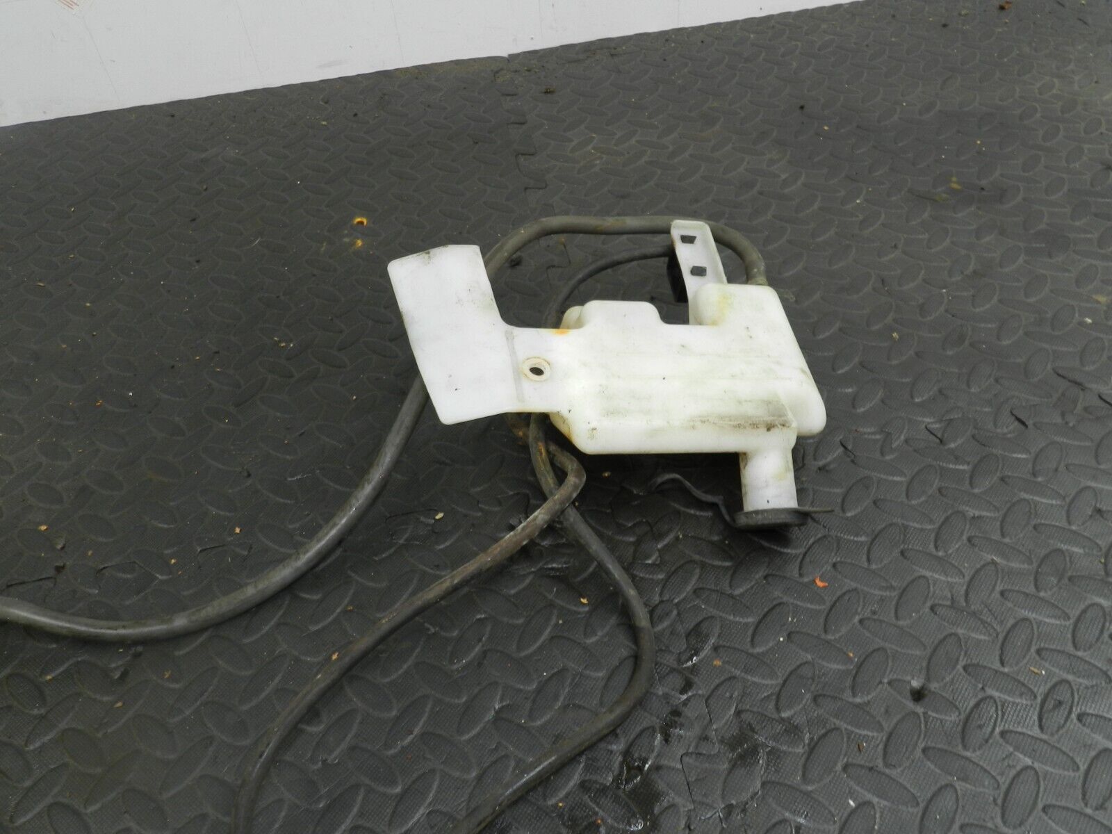 2005 HONDA HORNET CB600FS. COOLANT BOTTLE TANK - Image 4