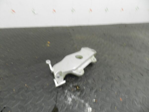 2005 HONDA HORNET CB600FS. FOOT REST MOUNT BRACKET FRAME - Image 3
