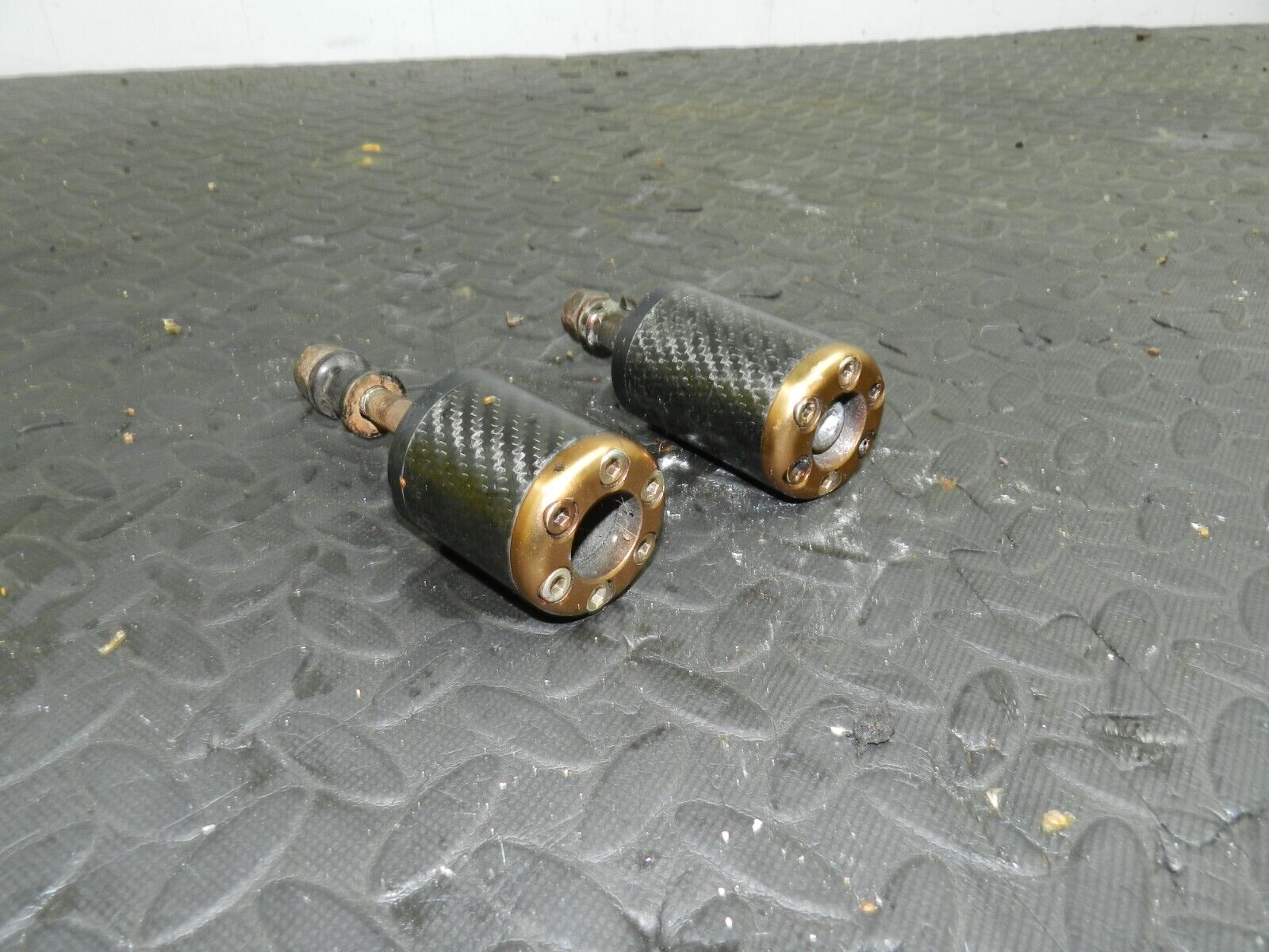 2005 HONDA HORNET CB600FS. PAIR OF SLIDERS