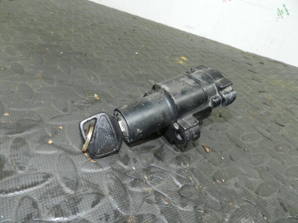 2005 HONDA HORNET CB600FS. IGNITION BARREL AND KEY